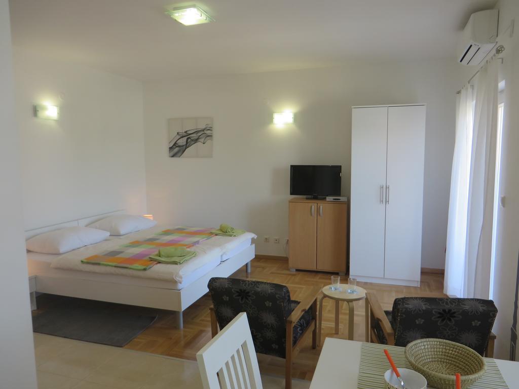 Filipovic Apartments With Pool Biograd Na Moru Eksteriør bilde