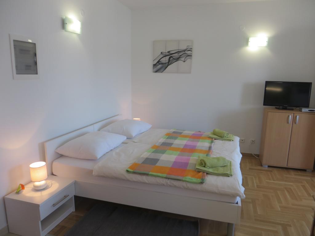Filipovic Apartments With Pool Biograd Na Moru Eksteriør bilde