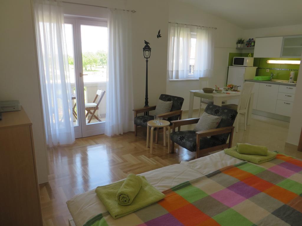 Filipovic Apartments With Pool Biograd Na Moru Eksteriør bilde