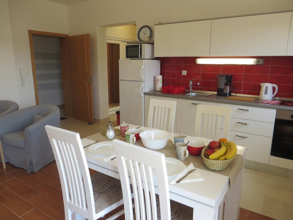 Filipovic Apartments With Pool Biograd Na Moru Eksteriør bilde
