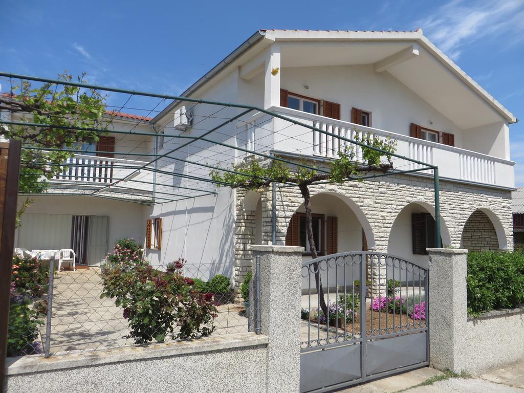 Filipovic Apartments With Pool Biograd Na Moru Eksteriør bilde
